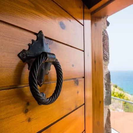 Semesterbostad Aretis Sea View House *